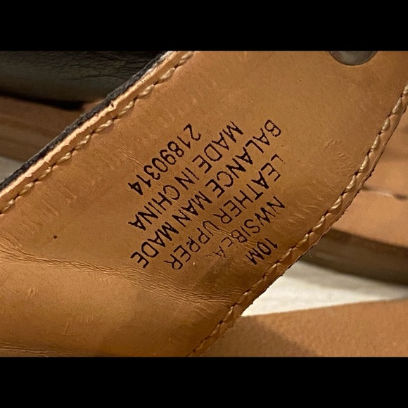 Nine West Chic Black Leather Thong Sandals Gold Accent Size 10 - Picture 7 of 9